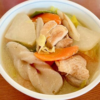 根菜たっぷり！鶏肉の味噌汁